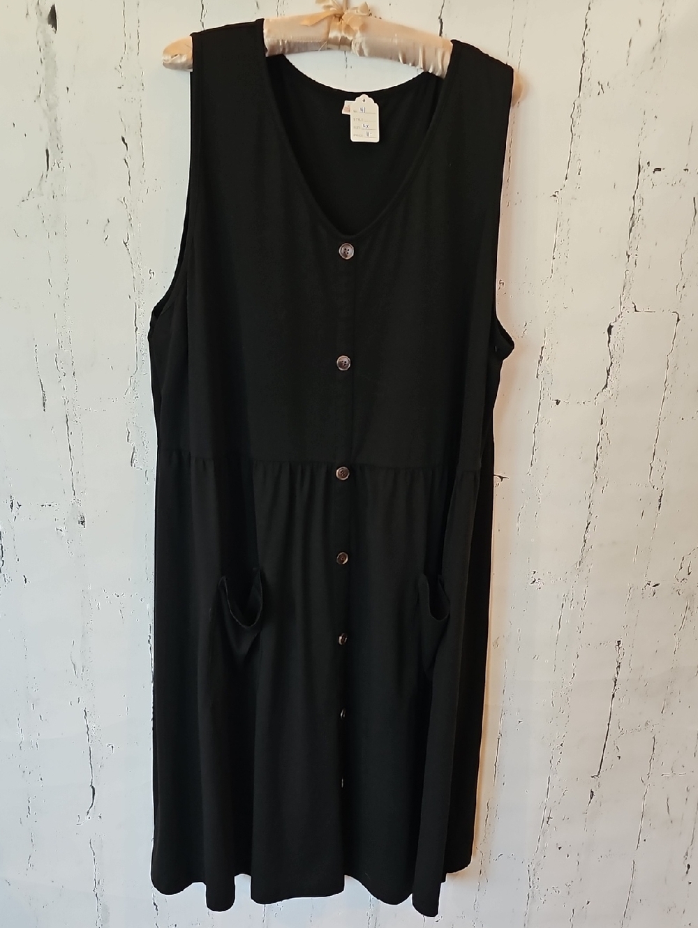 Sleeveless Button-Front Black Dress with Pockets (41)